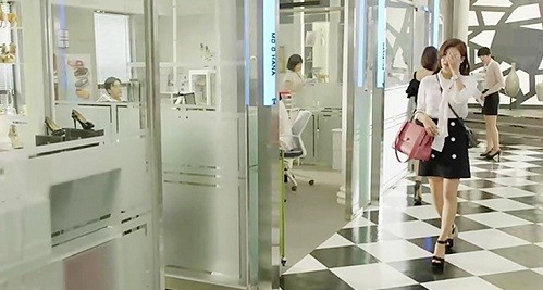 특이하게 드라마에서 겹가방 패션 선보인 하지원.jpg | 인스티즈