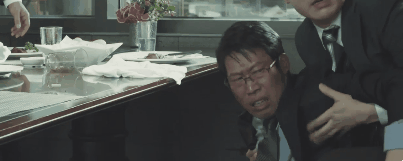 베테랑에서 전혀 웃긴 상황이 아닌데 관객들 다 웃던 장면.gif | 인스티즈