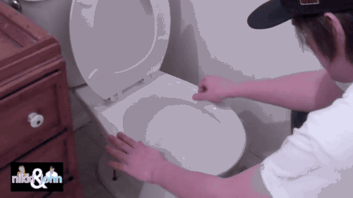 여자친구에게 장난치는 남자친구 ㄷㄷ.Gif | 인스티즈