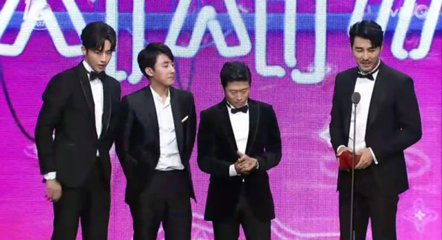 [티비엔시상식] 주혁아 너 뭐하니? 나와야지.jpg | 인스티즈