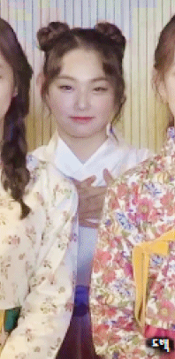 강미나 힐끔힐끔 | 인스티즈