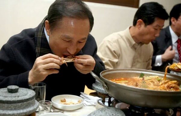 트럼프: 나도 닭이란걸 먹는다고! | 인스티즈