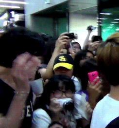 화풀이하듯 때리는 매니저들.gif | 인스티즈