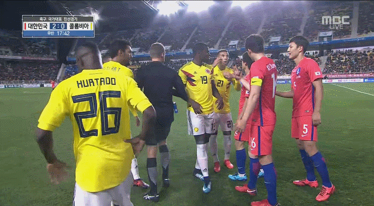 메롱이냐 눈찢는거니 | 인스티즈