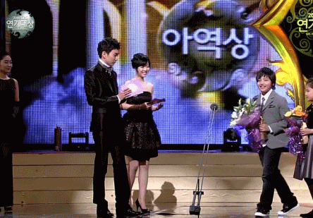 누나 몇년만 기다려줘... | 인스티즈