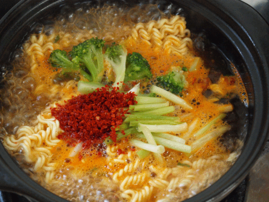 열기가득! 뜨끈뜨끈한 라면 gifjpg | 인스티즈