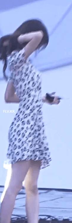 마이크 빼는 윤아 | 인스티즈