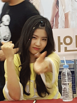 사람들을 즐겁게 해주는 걸 좋아한다는 아이돌.gif | 인스티즈