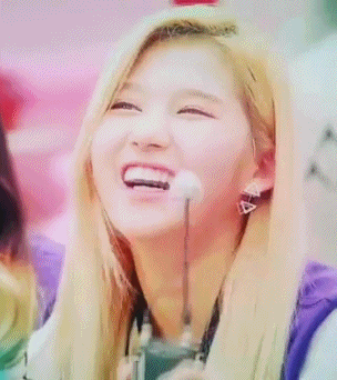 콧구멍 공격당하면서 좋아하는 사나.gif | 인스티즈