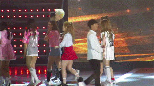 무심한듯 시크하게 후배와 친해지고싶은 레드벨벳 조이.gif | 인스티즈