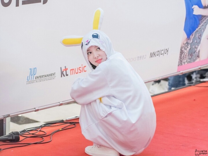 [트와이스] 이 구역의 토끼는 나다.jpg | 인스티즈