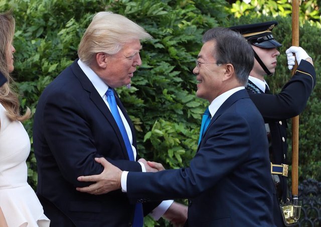 한 중 일 미국과 정상회담 악수와 분위기.JPG | 인스티즈