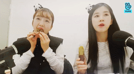 고구마 먹는 초봄.gif | 인스티즈