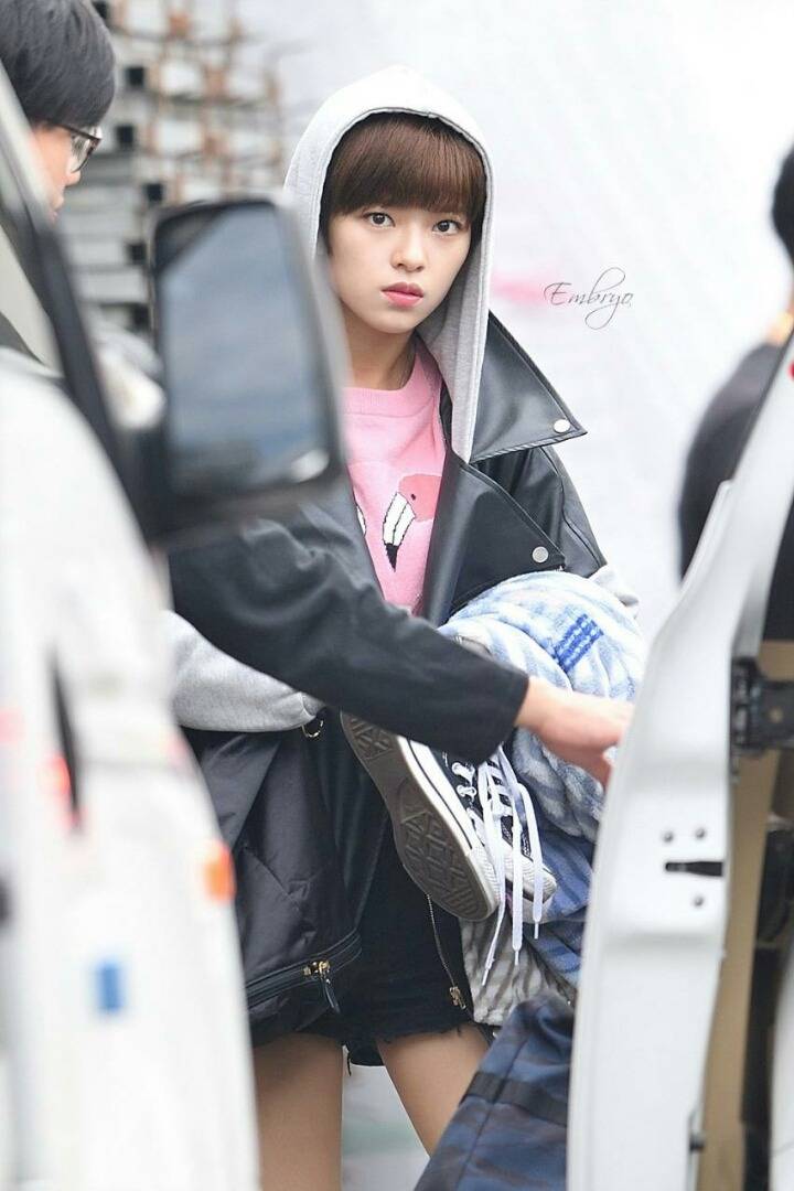 오늘자 트와이스 정연 출근길 | 인스티즈