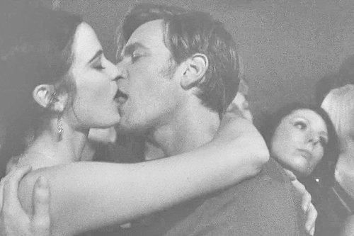 사실적인 프렌치키스를 보여주는 영화 속 장면들 | 인스티즈