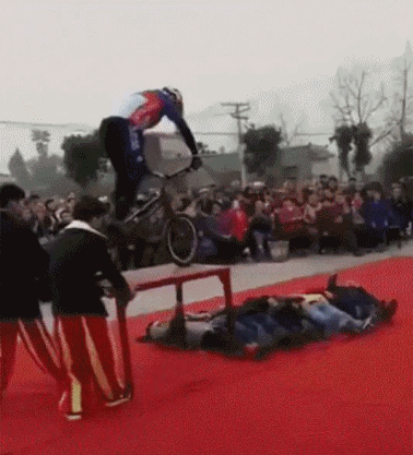 자전거 묘기....ㅋㅋㅋㅋㅋㅋㅋㅋ | 인스티즈