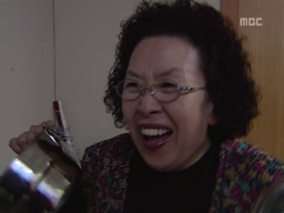 [거침없이하이킥] 솥뚜껑 나문희 여사와 박해미의 김장대결.jpg | 인스티즈