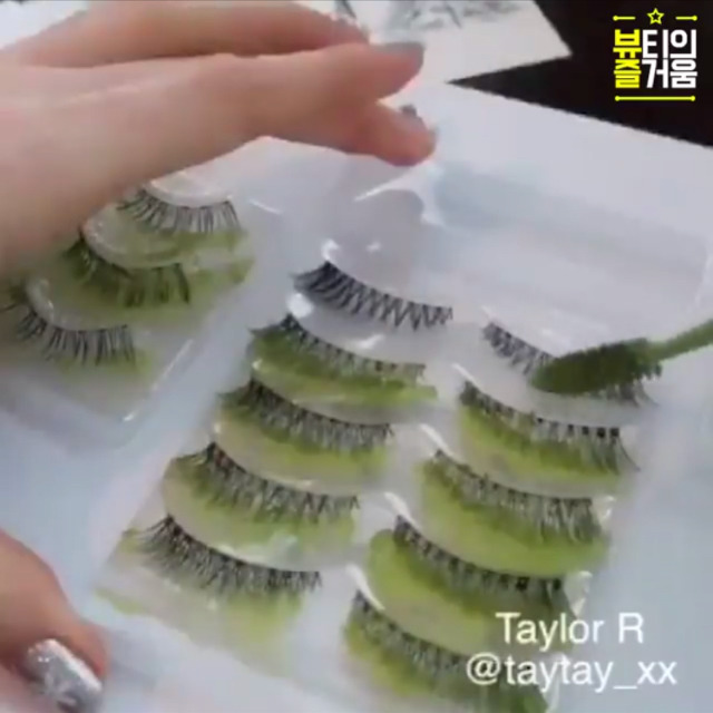 올 겨울을 강타할 크리스마스 트리 메이크업.jpg | 인스티즈