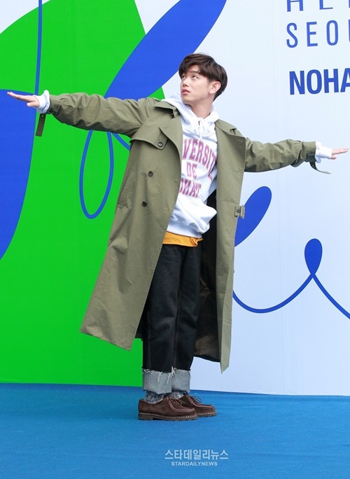 계단에서 굴러 떨어질뻔한 연예인 대처 ㅋㅋㅋㅋㅋㅋㅋ.gif | 인스티즈