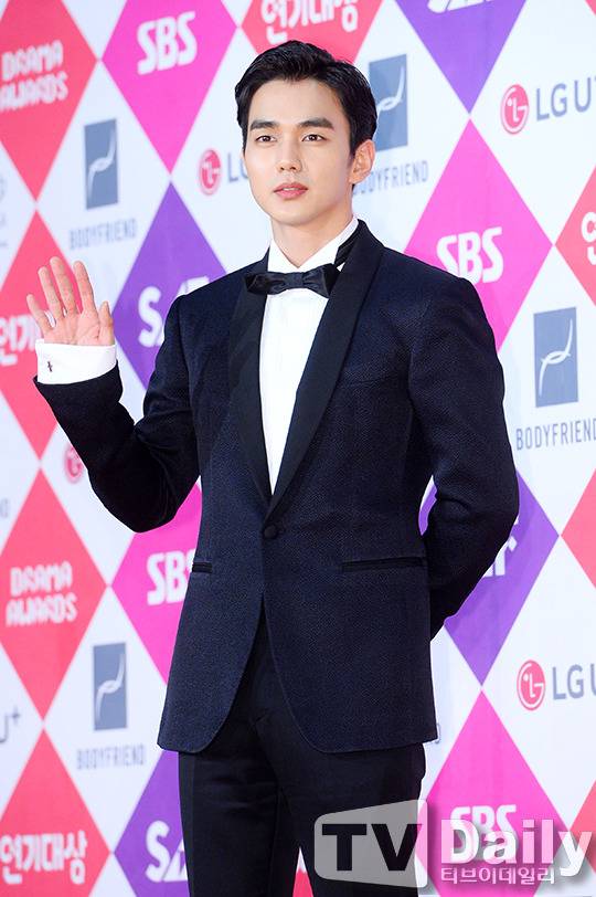오늘자 연기대상 레드카펫 유승호 짱잘ㄷㄷㄷ | 인스티즈