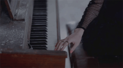 창가에 비추지 못한 그의 모습이 꿈 속에서는 흘러다녔으면 좋겠어요 | 인스티즈