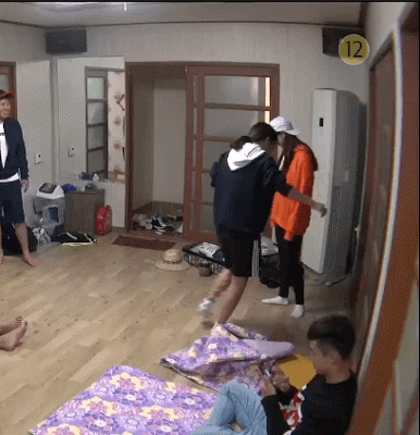 벌레잡는 김세정.gif | 인스티즈