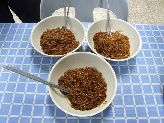 군인들 군대에서 라면끓어먹기 | 인스티즈