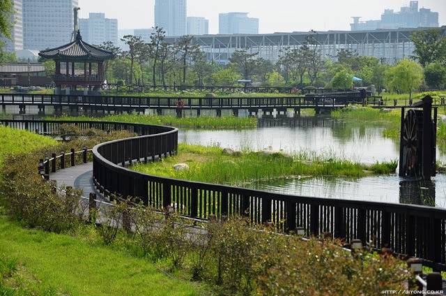 어느 지방 도시의 도심속 녹지.jpg | 인스티즈