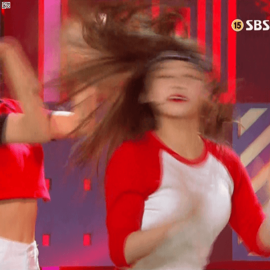 아이오아이 김소혜 더쇼 컴백 무대.jpgif | 인스티즈