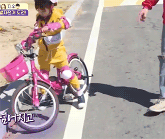 [반달친구] 별로 안친했던 서연이와 모자쌤의 감동적인 두발자전거 배우기 | 인스티즈