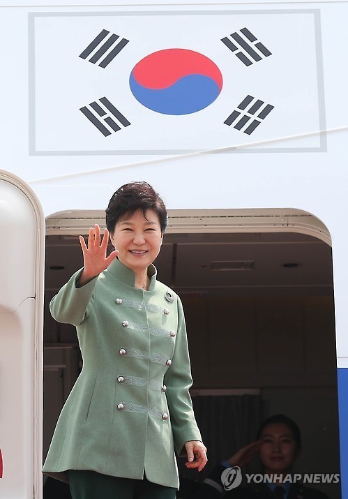 오늘자 출국하는 근혜찡.jpg | 인스티즈