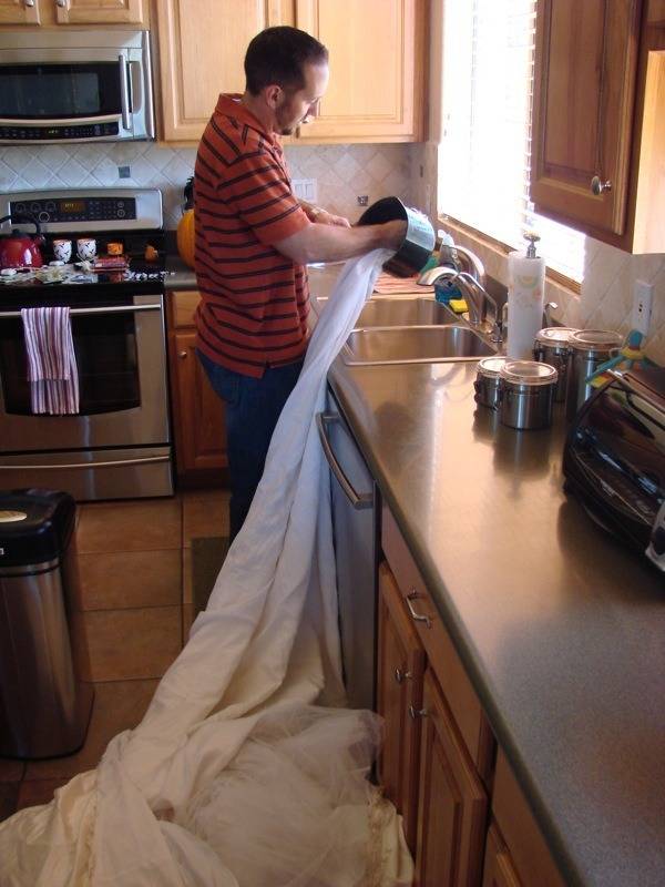 전 부인이 집에 놔두고 간 웨딩드레스 | 인스티즈