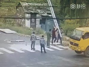 중국 작업 중 감전사고.gif (혐오주의) | 인스티즈