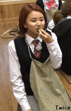 오물오물 먹는 채영 .샤샤샤 | 인스티즈