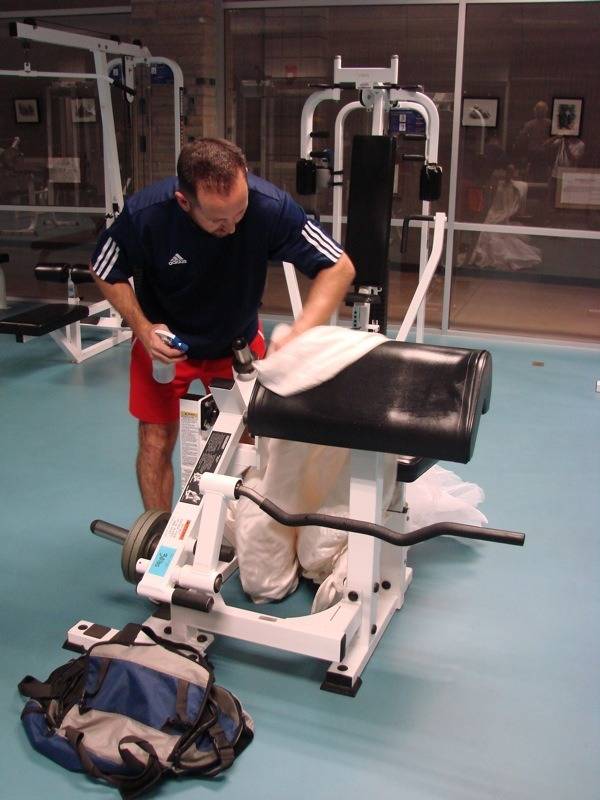 전 부인이 집에 놔두고 간 웨딩드레스 | 인스티즈