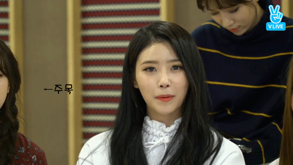 얘기하는데 옆에서 엄청 깐족거리는 러블리즈 케이.gif | 인스티즈