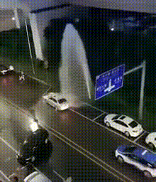 참을 수 없는 유혹.gif | 인스티즈