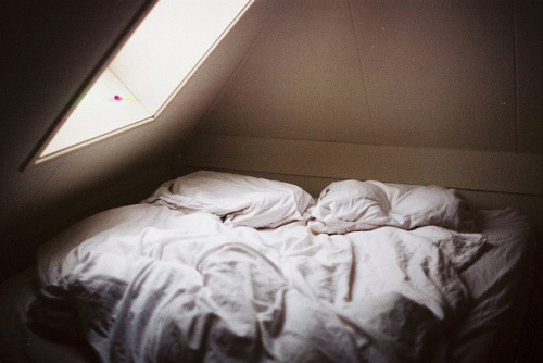 그립다고 써보니 차라리 말을 말자 그냥 긴 세월이 지났노 라고만 쓰자 | 인스티즈