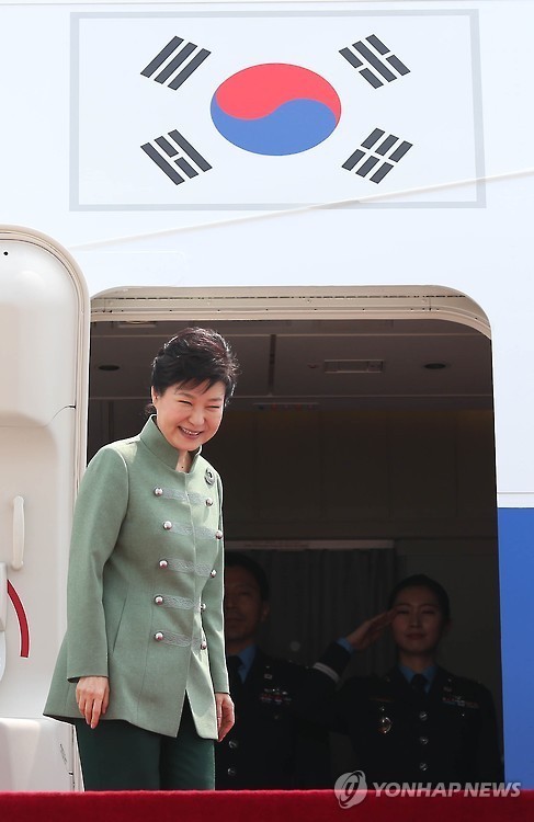 오늘자 출국하는 근혜찡.jpg | 인스티즈