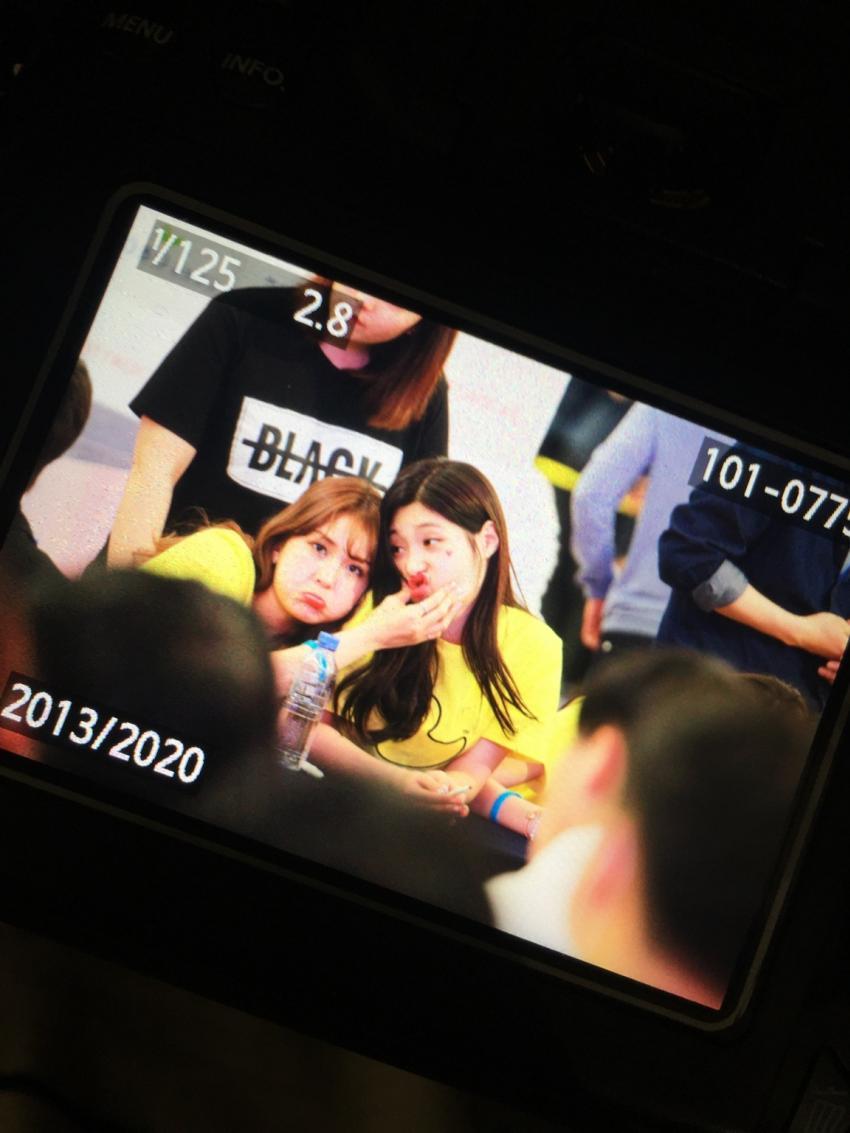 오늘자 영등포 팬싸인회 정채연 feat 소미 | 인스티즈