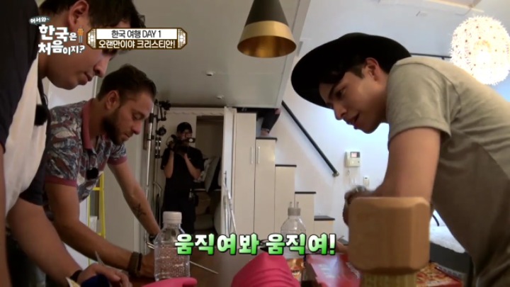 [어서와한국은처음이지?] 태어나서 처음으로 젓가락질 해보는 크리스티안의 친구들 | 인스티즈