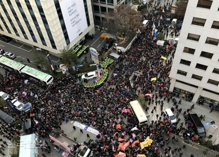 현재 여의도 새누리 당사앞 상황 | 인스티즈