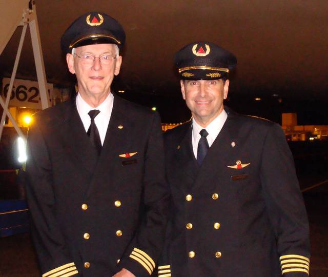 훌리들아 북미 항공사별 뱅기 도장하구 유니폼 어디가 이뻐? | 인스티즈