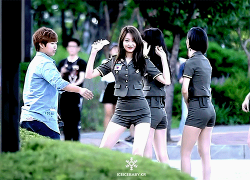 팬서비스 해주는 나인뮤지스 경리.gif | 인스티즈