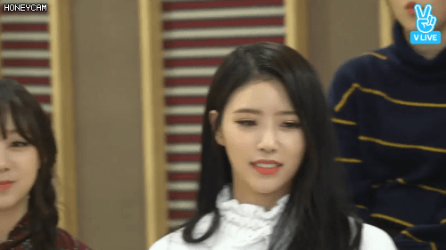 얘기하는데 옆에서 엄청 깐족거리는 러블리즈 케이.gif | 인스티즈