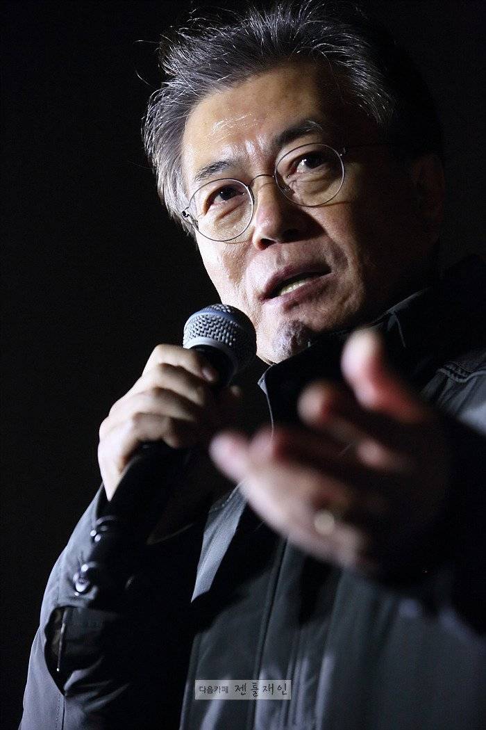 어제 국회 앞, 구황 문재인 선생.jpg | 인스티즈