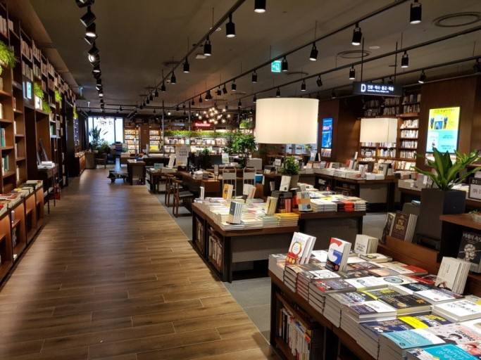 둘 중 더 수집욕구가 생기는 것은? | 인스티즈