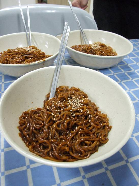 군인들 군대에서 라면끓어먹기 | 인스티즈