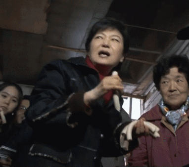 박근혜vs이명박 먹방.gif | 인스티즈