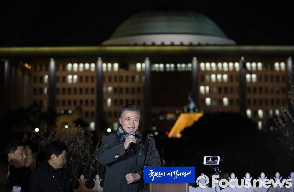 어제 국회 앞, 구황 문재인 선생.jpg | 인스티즈